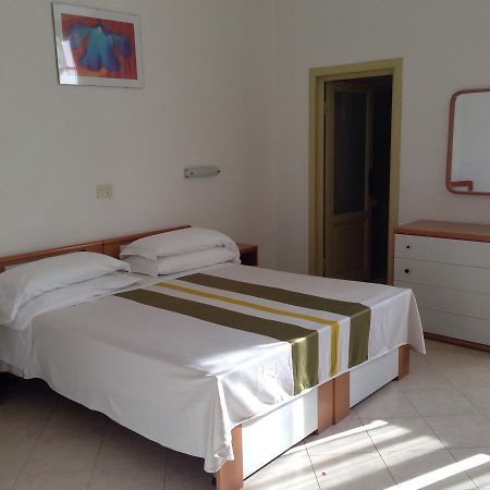 Hotel Valdinievole Lido di Camaiore Exterior photo