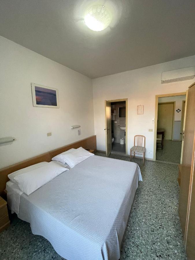 Hotel Valdinievole Lido di Camaiore Exterior photo