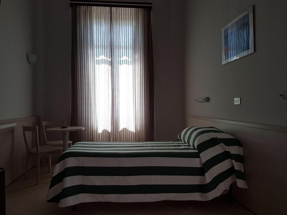 Hotel Valdinievole Lido di Camaiore Exterior photo