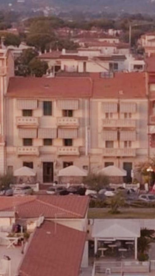 Hotel Valdinievole Lido di Camaiore Exterior photo